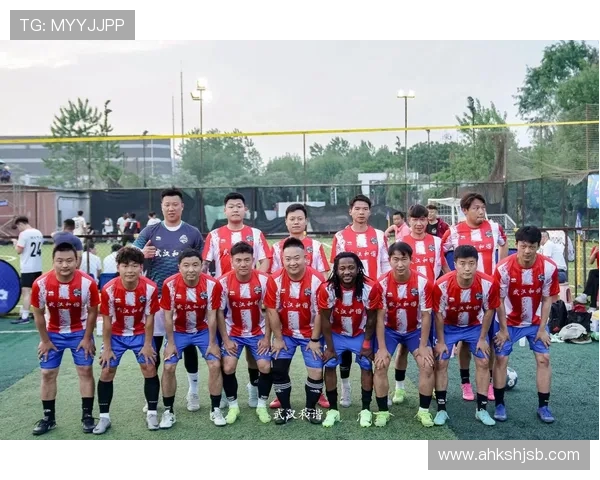 武汉足球队以85分领跑总决赛积分榜展现强大实力和夺冠希望