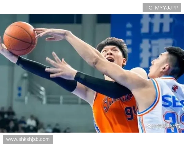 武汉足球队以99分领跑精英赛积分榜展现强大实力